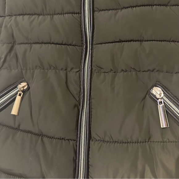 YMI Collection Olive Green Puffer Vest Size Small - Picture 7 of 16